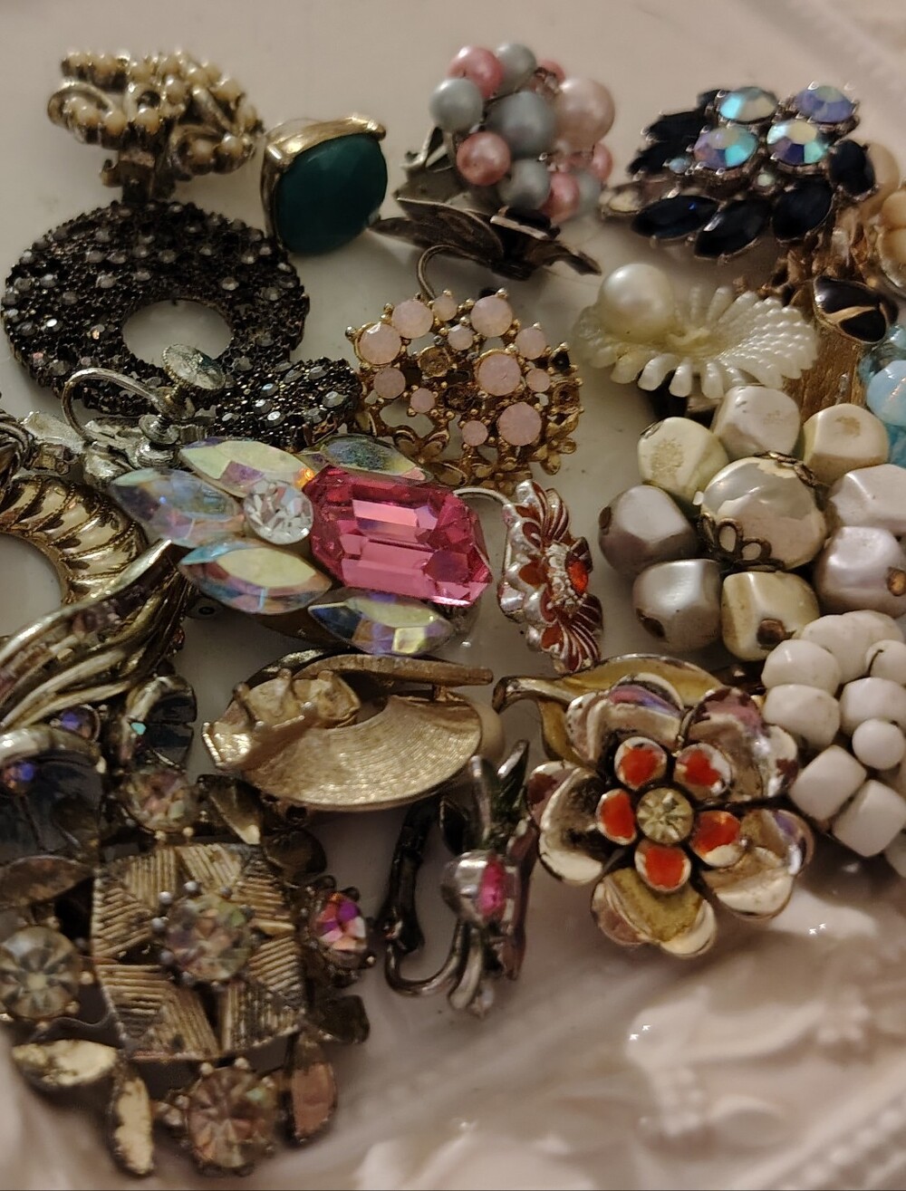 Vintage Single Earring (Lot of 30) Signed Trifari Hollycraft Lisner Vendome +
